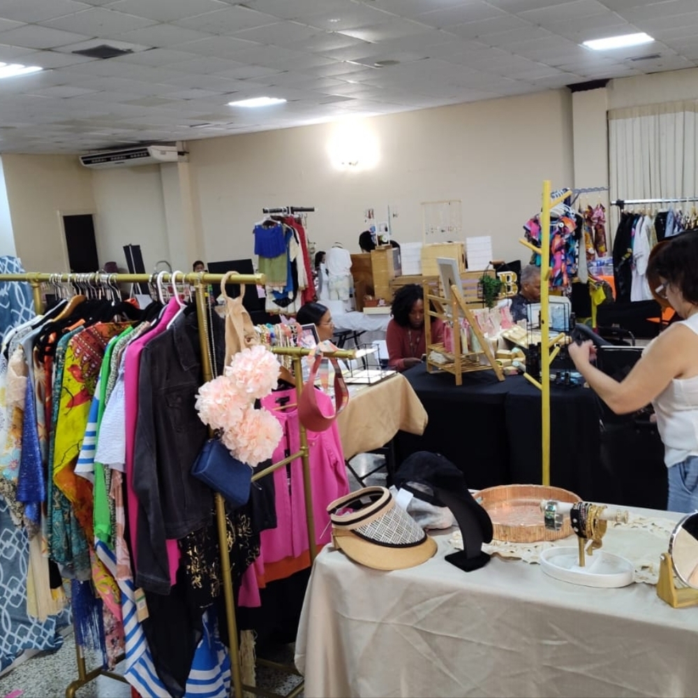 Posh & Conect - Picture 3 of 3